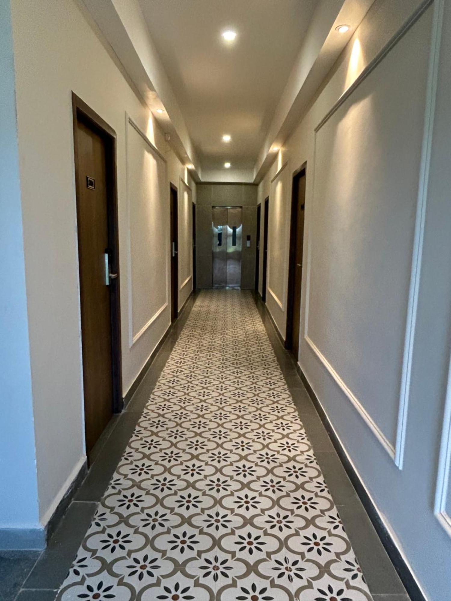 Hotel Kalos مهاباليبورام المظهر الخارجي الصورة