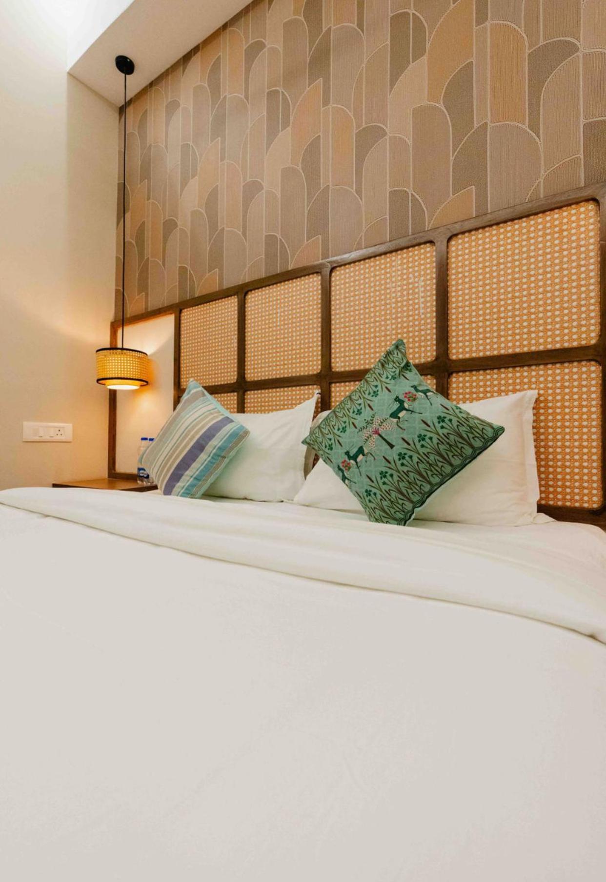 Hotel Kalos مهاباليبورام المظهر الخارجي الصورة