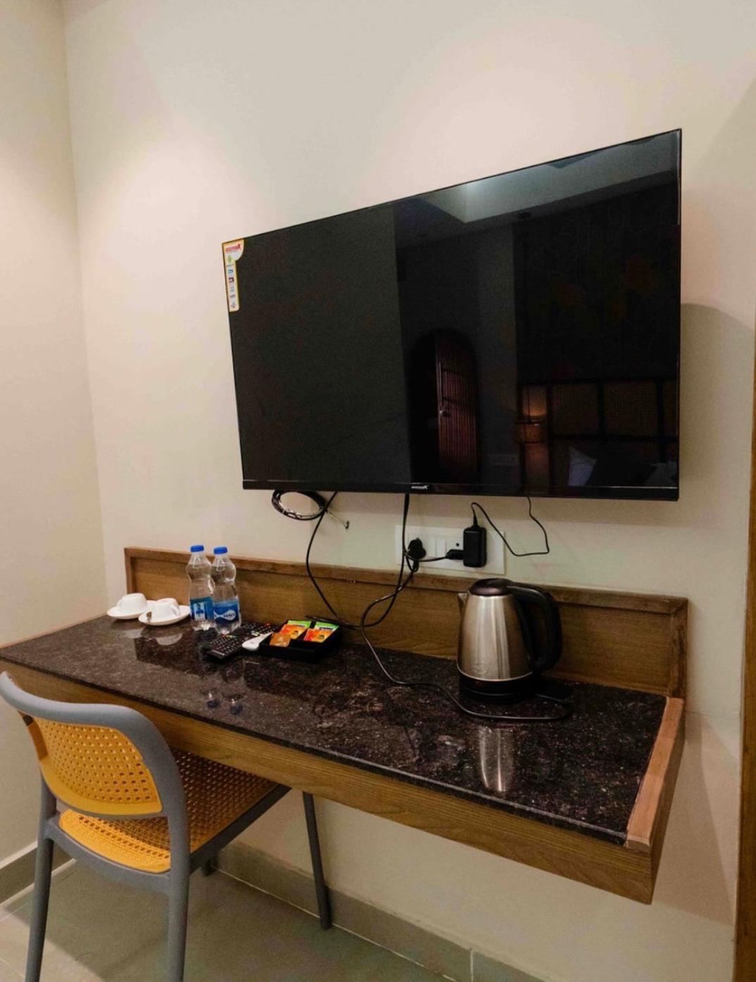 Hotel Kalos مهاباليبورام المظهر الخارجي الصورة