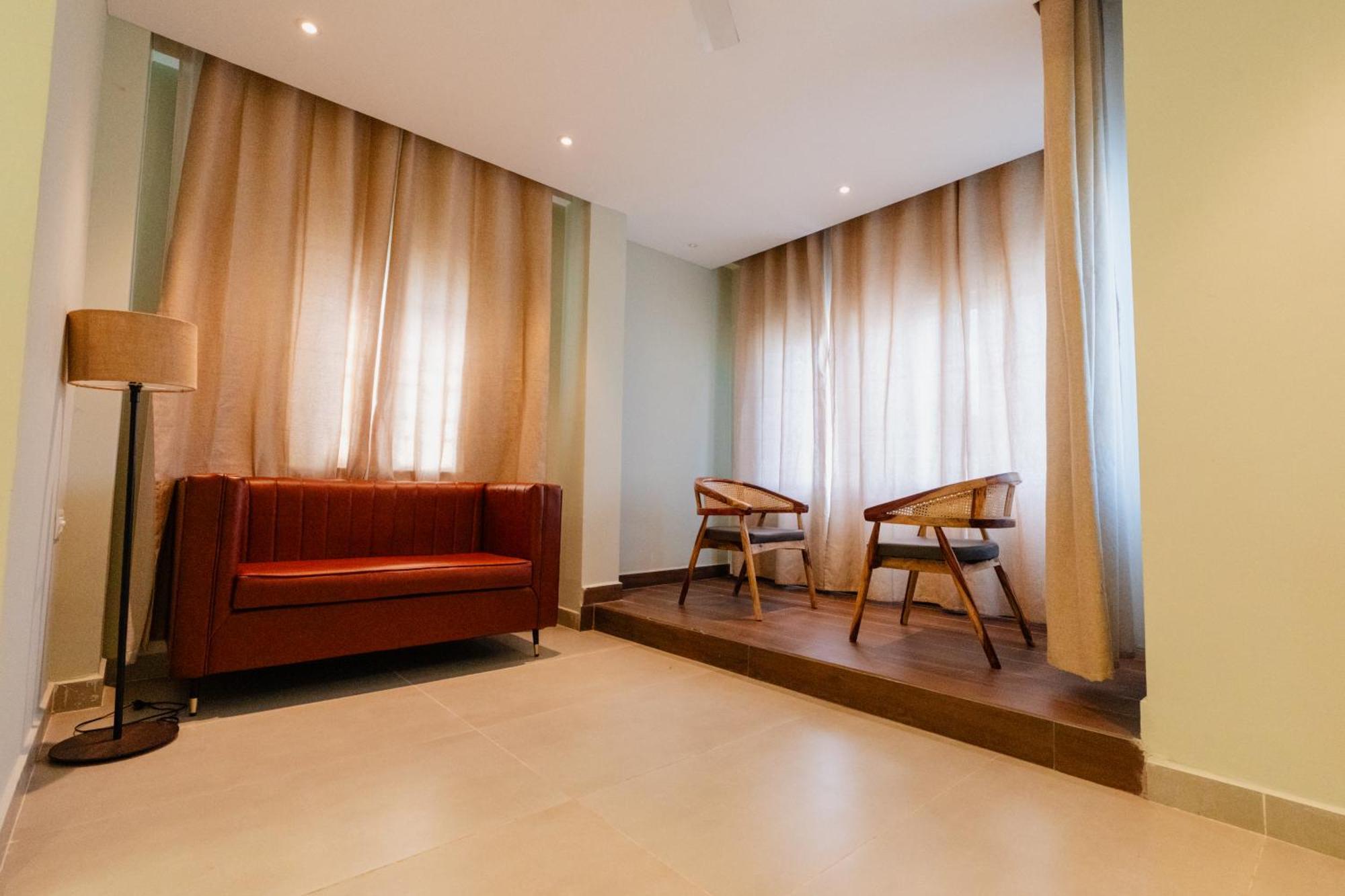 Hotel Kalos مهاباليبورام المظهر الخارجي الصورة