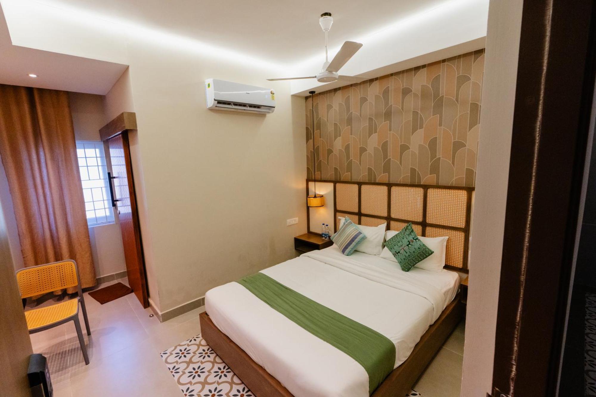 Hotel Kalos مهاباليبورام المظهر الخارجي الصورة